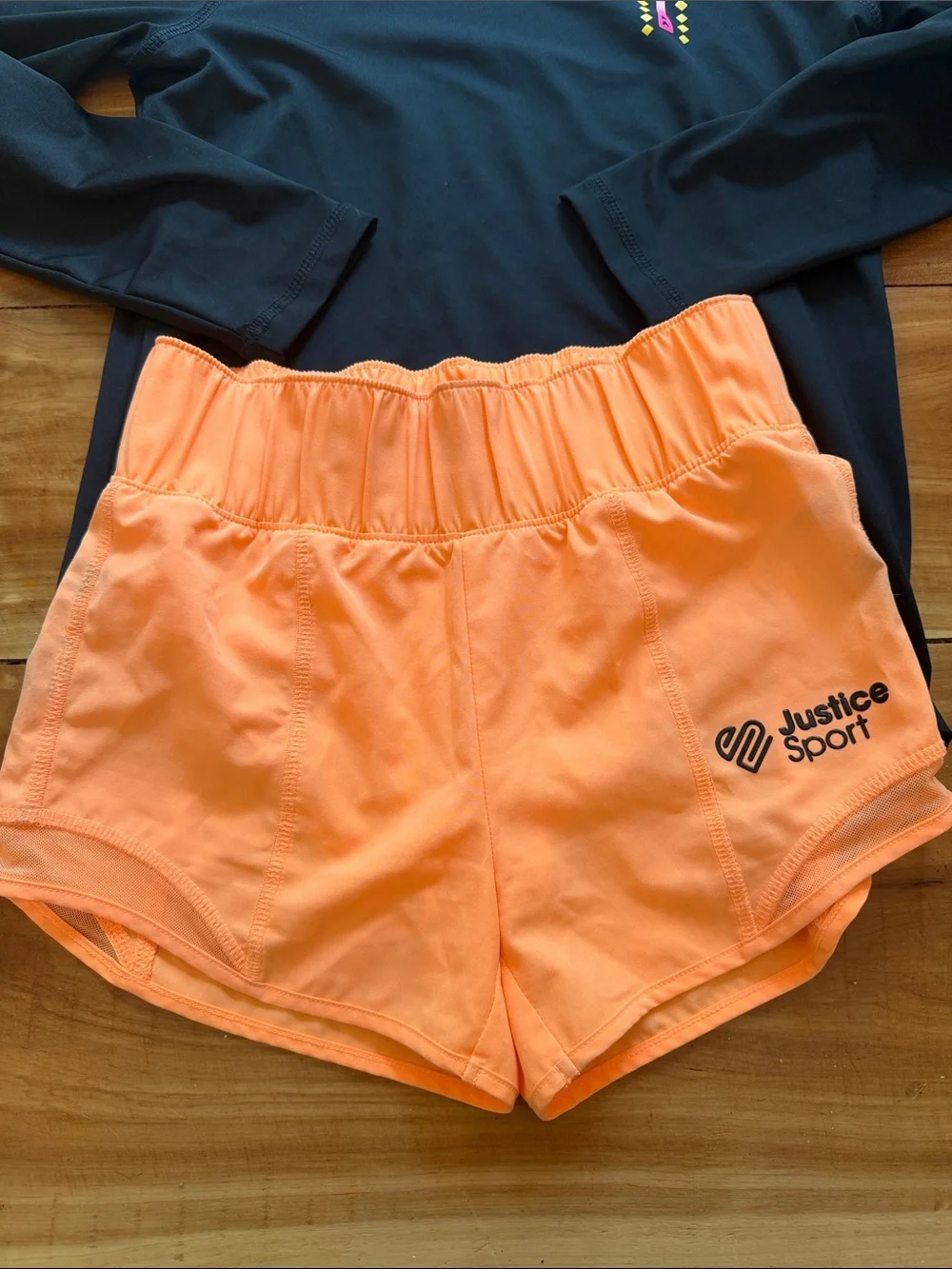 Cat and Jack Girls Swim Set, Size 8/10, Like New, Rash Guard and Shorts 🧡🖤